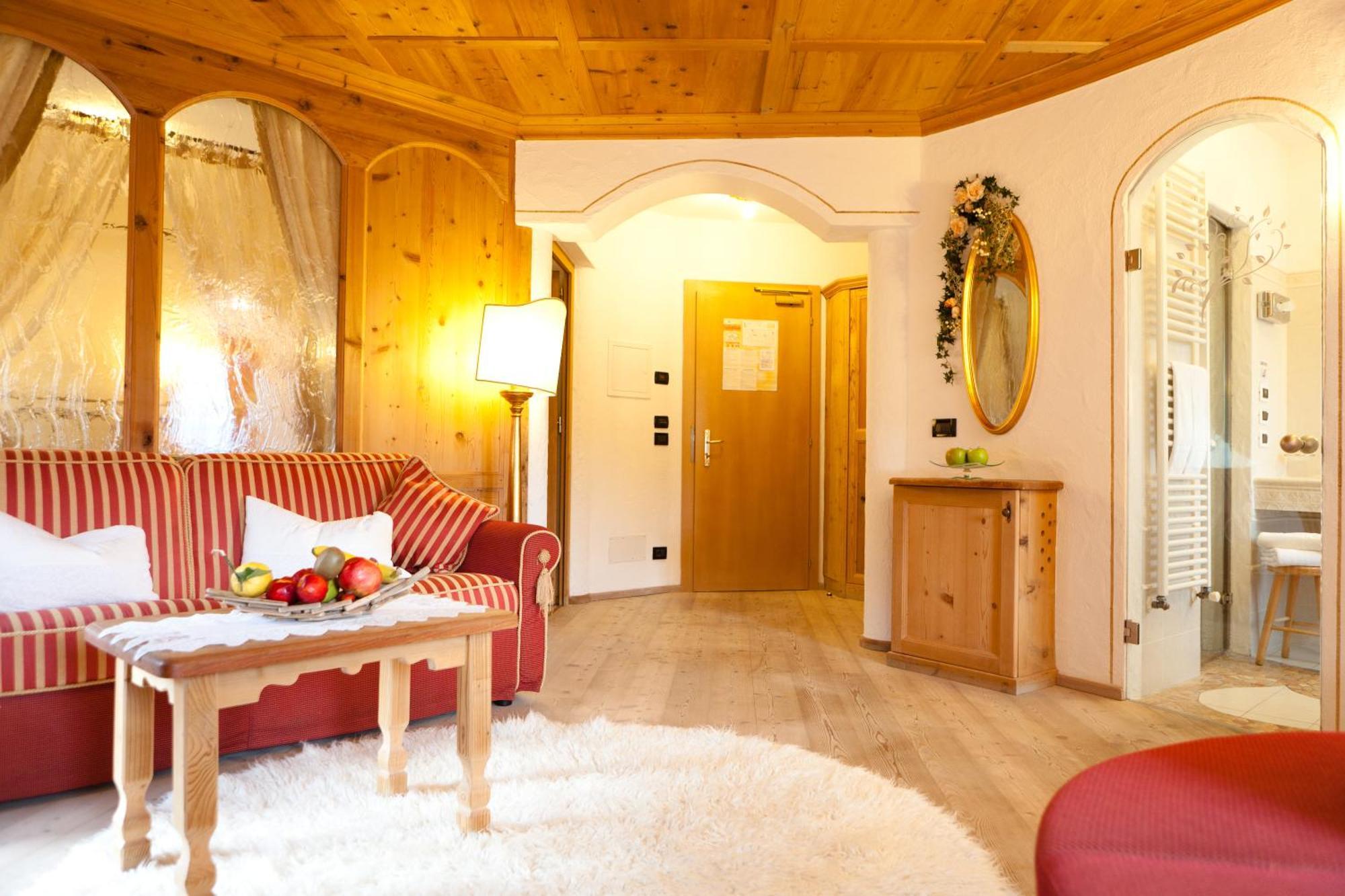 Nature Wellness Hotel Renato Vigo di Fassa Esterno foto