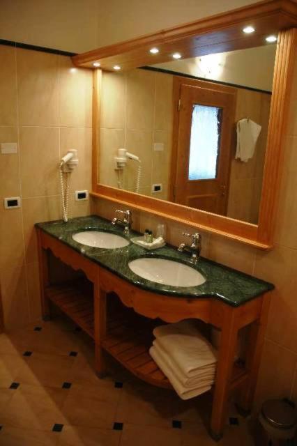 Nature Wellness Hotel Renato Vigo di Fassa Esterno foto